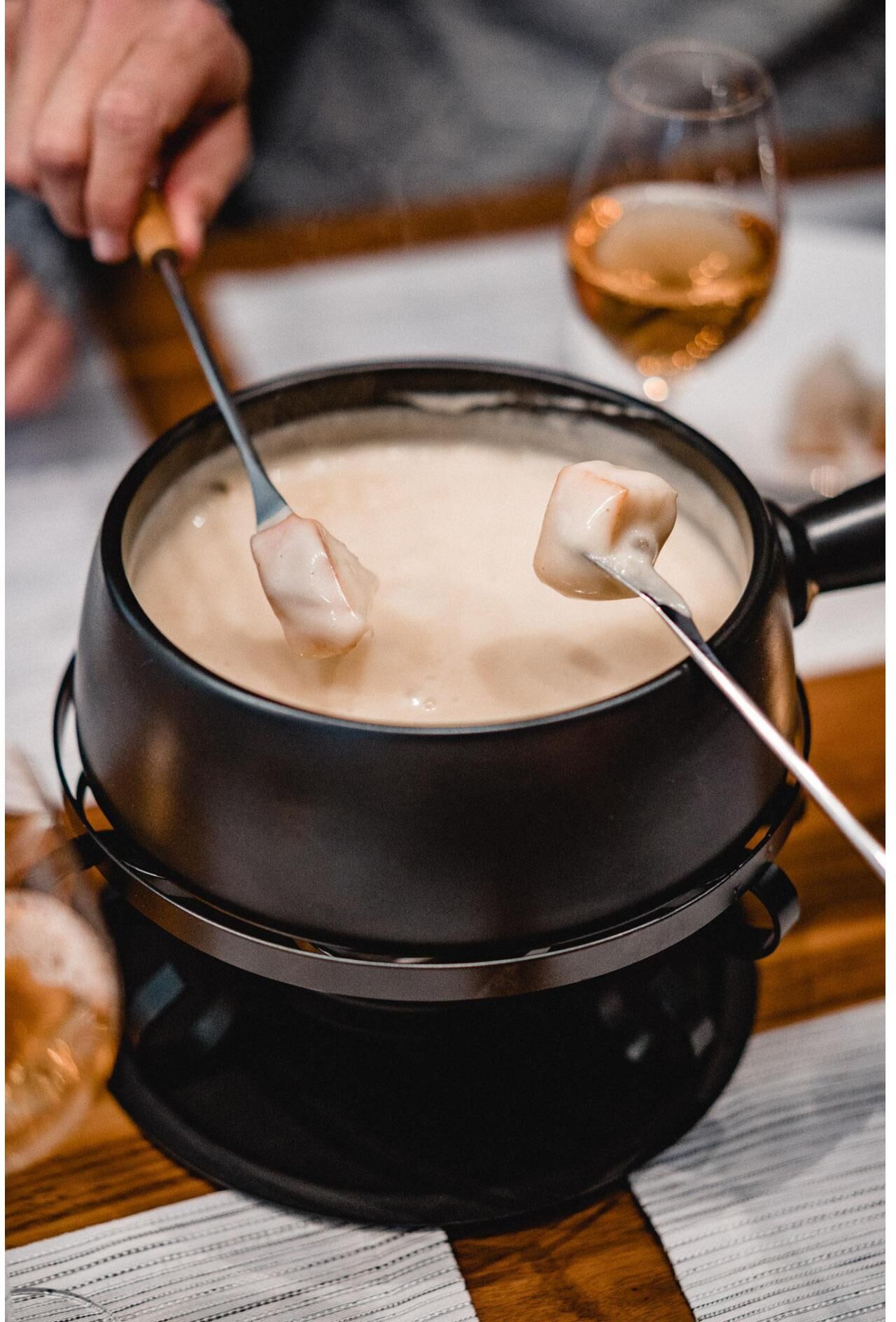 KADASTAR Fondue "Kadastar Käsefondue-Set Medium Pure 9-teilig", schwarz, H:7,5cm Ø:22cm, Fondues, Fondue schwarz Einheitsgröße