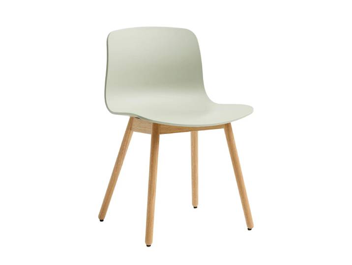 HAY - About A Chair AAC 12, Eiche lackiert / pastel green 2.0 (Kunststoffgleiter)
