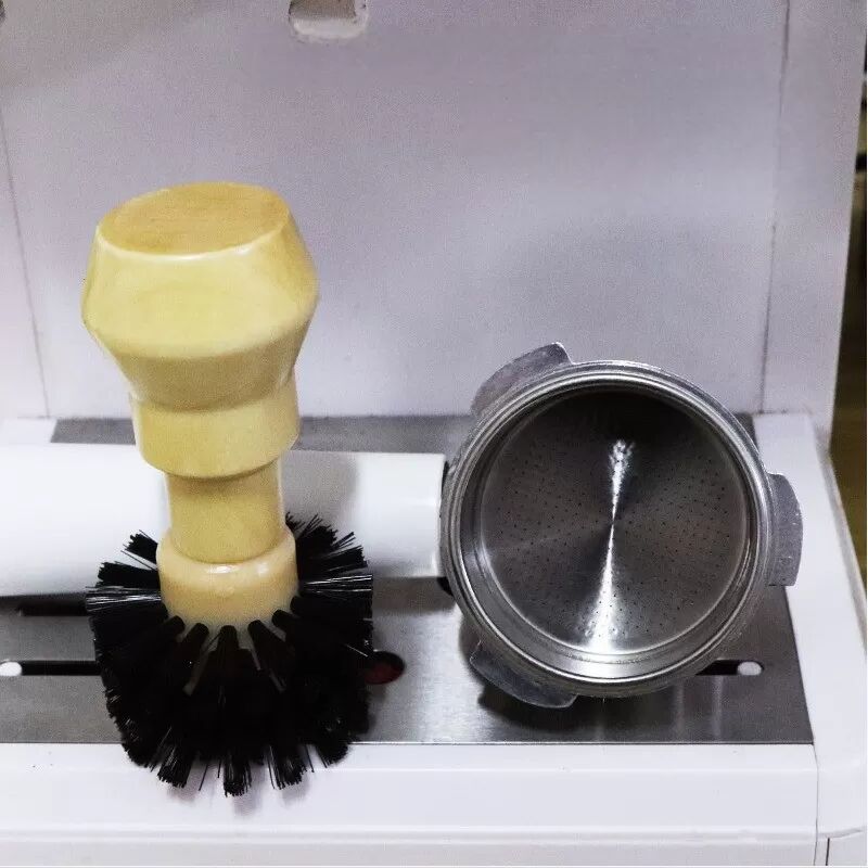 INF Kaffeemaschinen-Siebträger Reinigungsbürste mit Holzgriff - Espresso Pulverbehälter Bürste 51 MM