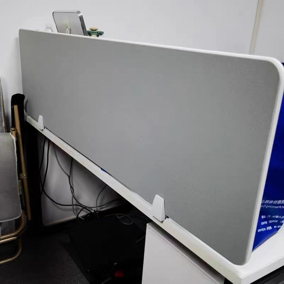 Grijs Bureau Scheidingswand voor Privacy op de Werkplek