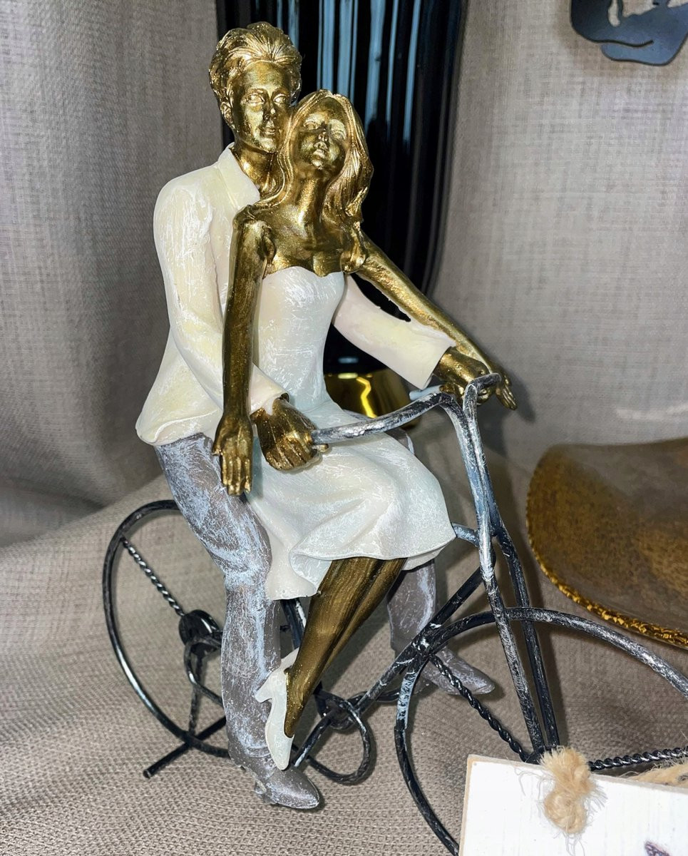 Decoratieve Figuur Verliefd Paar op de Fiets voor Bruiloft of Jubileum