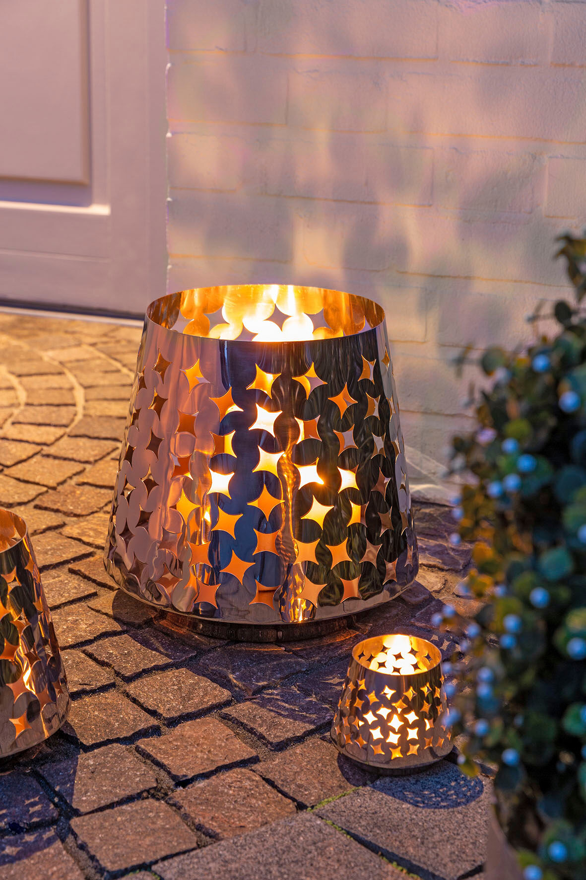 Windlicht FINK "Kerzenhalter LUMA", silber (silberfarben), H:30cm Ø:32cm, Edelstahl, Kerzenhalter, Windlicht, aus Edelstahl, mit ausgestanzten Cut-Outs