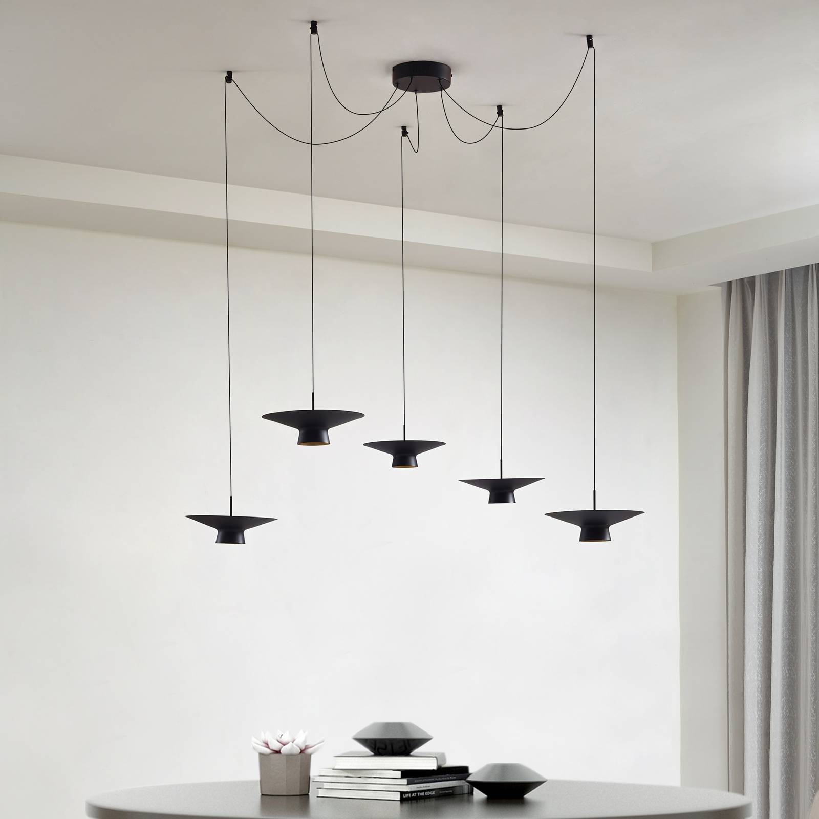 Hängelampe Norvind Lindby, dimmbar, schwarz, für Wohn- / Esszimmer, Metall, Modern
