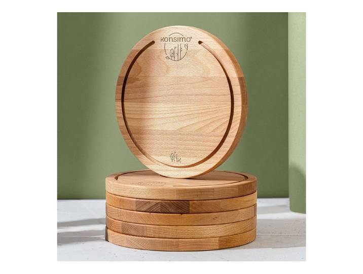 KONSIMO® Schneidebrett LESTE Runde Designschneiderbrett-Set, Massivholz, Servierbrett, Buchenholz, (6 Stück, Maße: ø25cm, h. 2cm, 6-St), hergestellt in der EU, 6-er Set, mit Saftrillen, Handarbeit