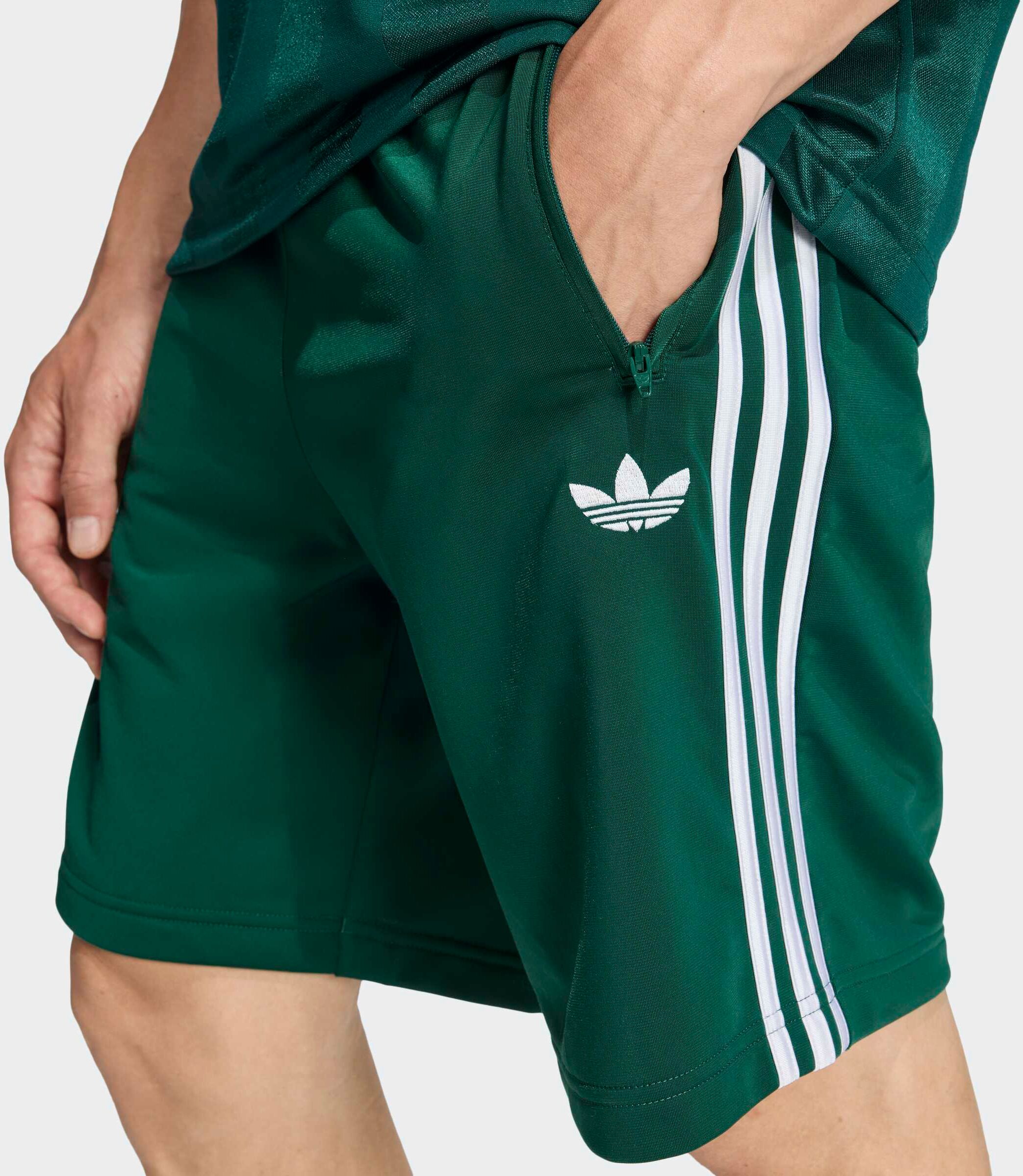 Shorts ADIDAS ORIGINALS "FIREBIRD", Herren, Gr. XXL, N-Gr, grün (collegiate grün, normal, gr.), Obermaterial: 100% Polyester, Hosen Shorts, pour adultes, avec cordon de serrage, bermudas coupe normale collegiate grün, normal, gr. XXL, N-Gr