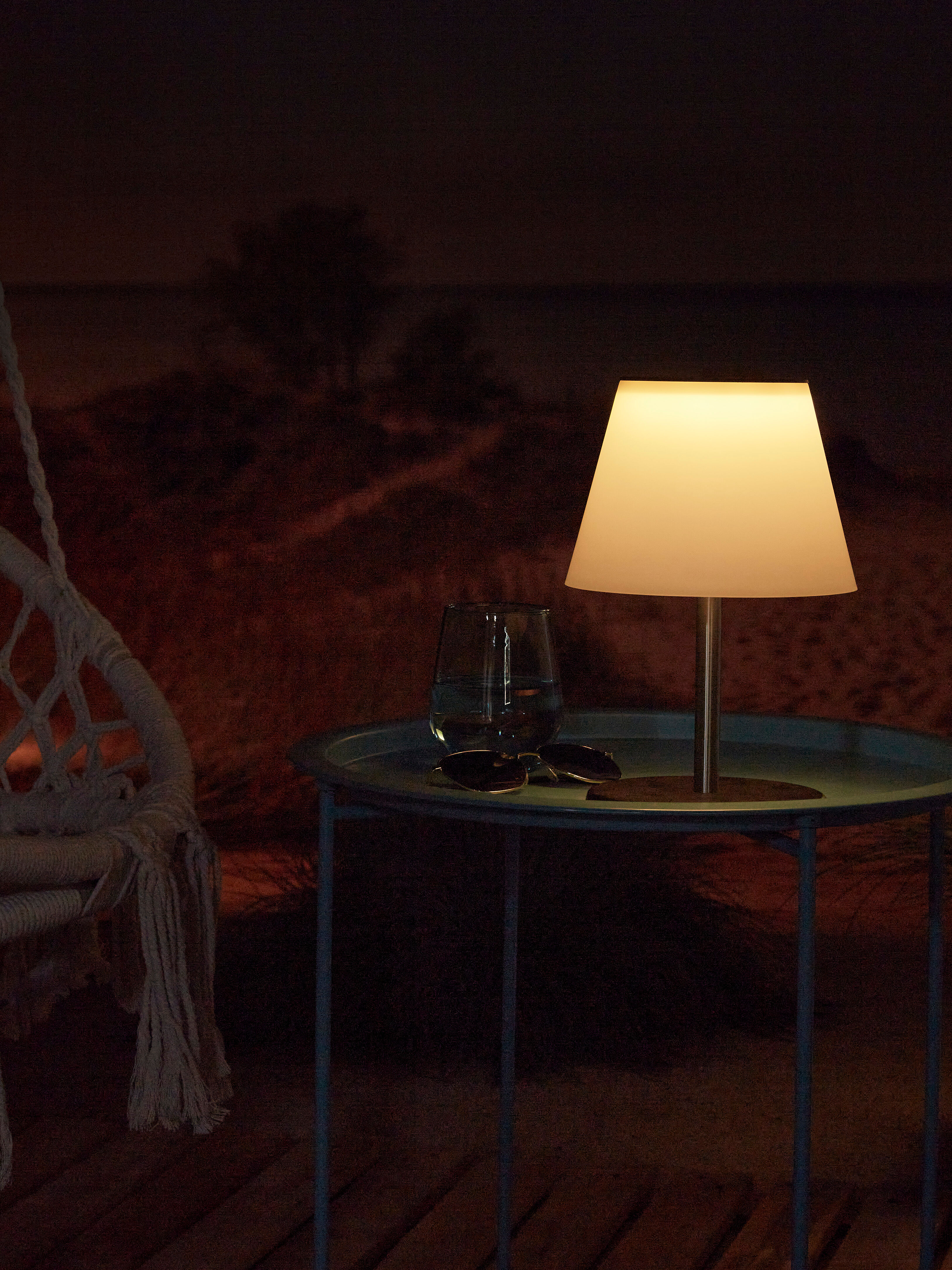 Aussen-Tischleuchte LUXFORM "Solar-Tischlampe - Maspalomas - LED - 15 Lumen", schwarz-weiss (weiß, schwarz), 1 Stk., Leuchten, Aussen-Tischleuchte, Solarbetrieben weiß, schwarz 1 Stk.