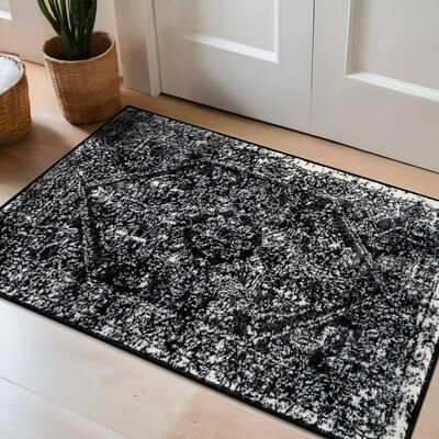 World Rug Gallery Black / Ivory Vintage Medallion Area Rug