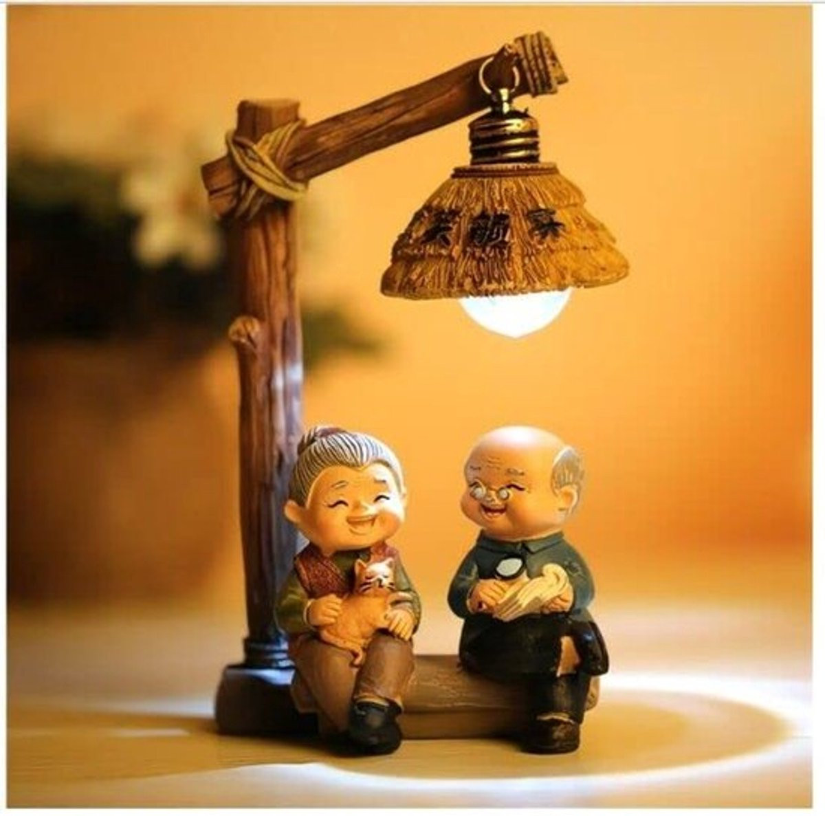 Decoratieve beeldjes Oude Dame en Oude Man van hars voor in de woonkamer of slaapkamer