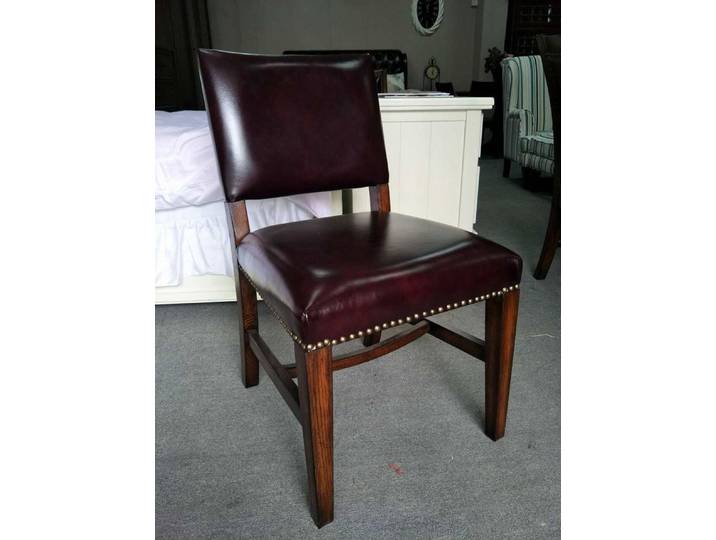 JVmoebel Esszimmerstuhl Eleganter Polsterstuhl aus Holz in warmem Braun, Made in Europa
