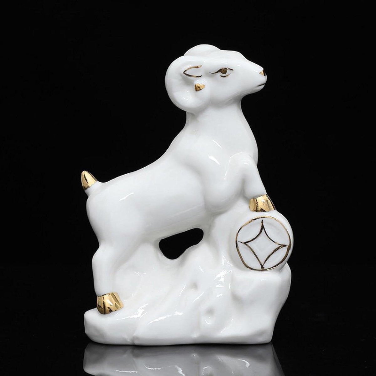 Wit keramisch schaap decoratief dierenbeeldje voor op tafel, H 113 x B 8 x D 5 cm