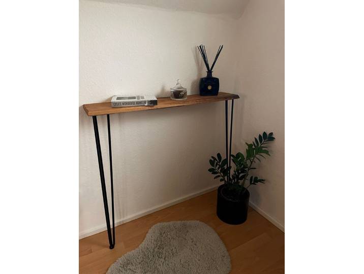 LosBudos Konsolentisch aus Eiche (mit geschliffener Waldkante)
