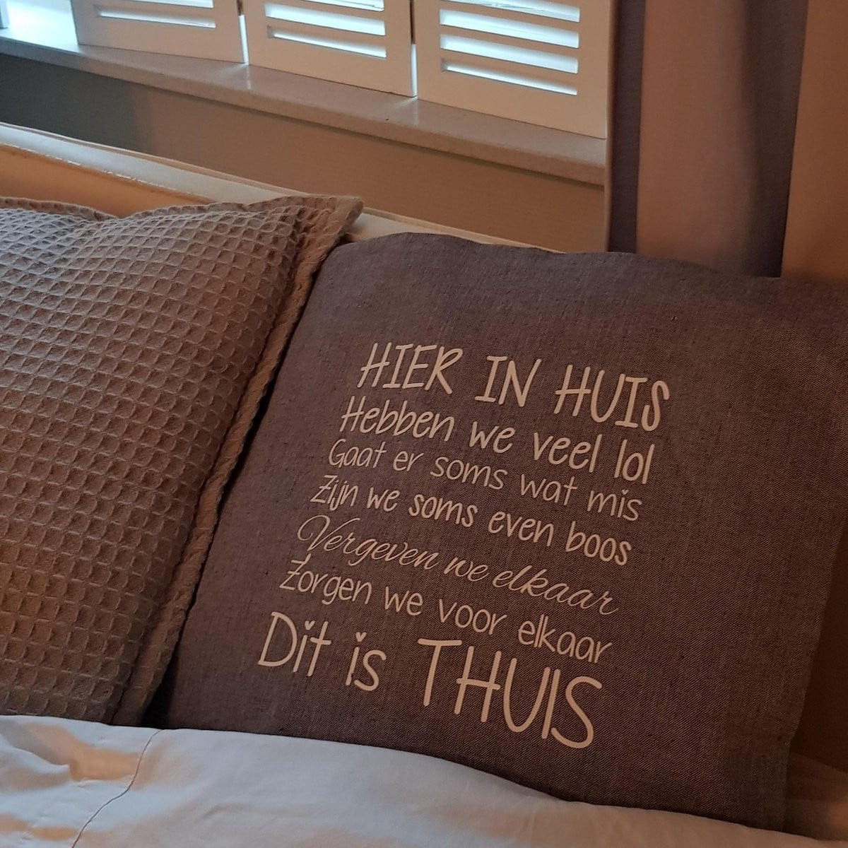Maison Marcella Luxe Zacht Kussen met Tekst voor de Woonkamer, 50 x 50 cm