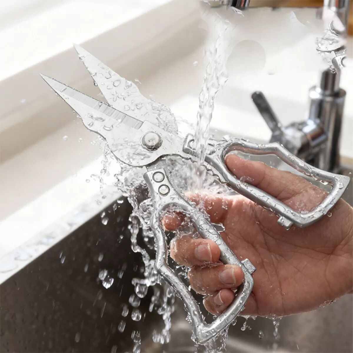 INF Multifunktionale Küchenschere aus Edelstahl - Robuste Geflügelschere Silber