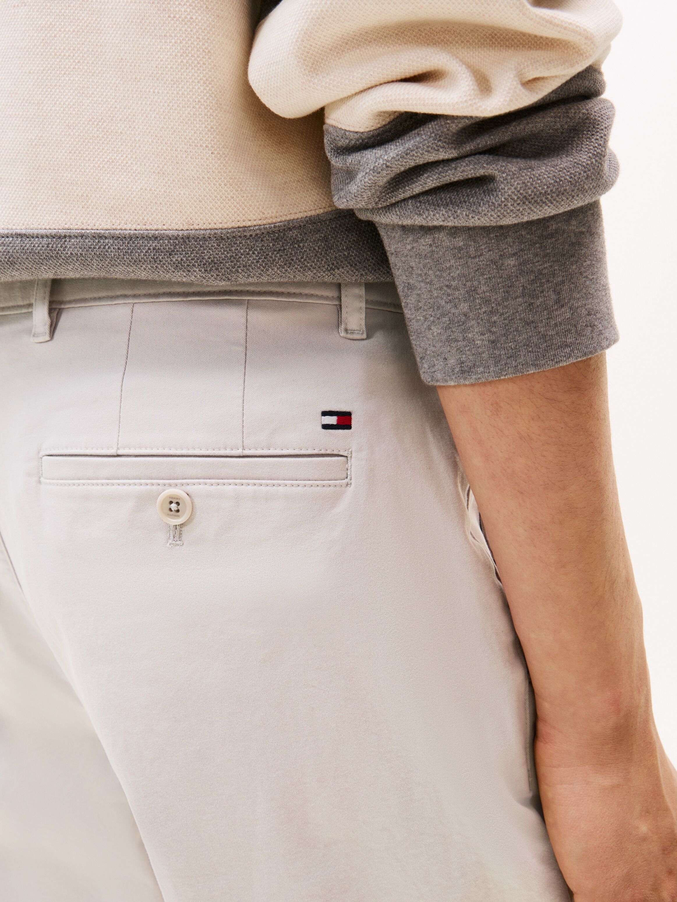 Chinohose TOMMY HILFIGER "DENTON ESSENTIAL", Herren, Gr. 38, Länge 34, grau (october grau), Twill, Obermaterial: 97% Baumwolle, 3% Elasthan, straight fit normal, Hosen Chinohose, Gerades Bein, Schlichte Optik october grau 38, Länge 34