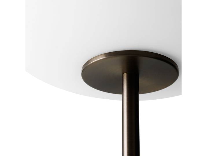 JWDA Stehleuchte, bronze/weiß, Marmor, 130 cm, dim. - Audo Audo Copenhagen - Wohnzimmer - Design - Mit Schirm