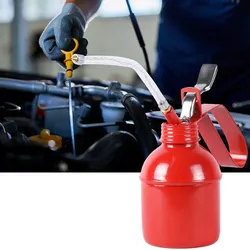 Ölspritzkanne - flexible Tülle & Pumpfunktion - 300 ml Volumen - robuste Metallkanne für Fahrzeuge, Motoren & Maschinen - rot - präzises Schmieren