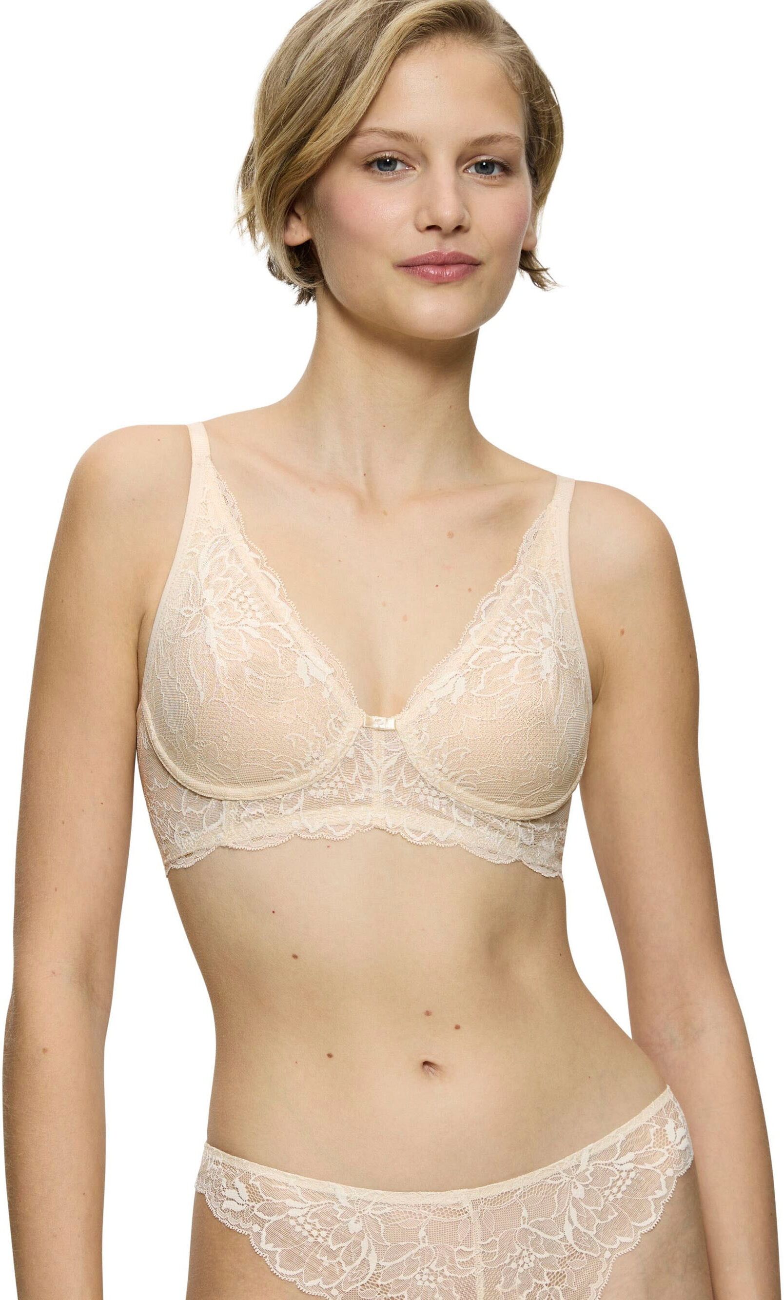 Bügelloser BH TRIUMPH "Amourette Charm", Damen, Gr. 70, Cup E, beige (creamy dream), Spitze, Obermaterial: 75% Polyamid, 25% Elasthan, gemustert, BHs Bügelloser BH, Stretch-Spitze creamy dream 70, Cup E