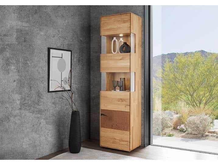 Beleuchtete Standvitrine Mieva