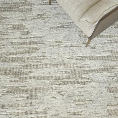 EXQUISITE RUGS Calibre Hand-knotted New Zealand Wool Silver/Charcoal Area Rug.