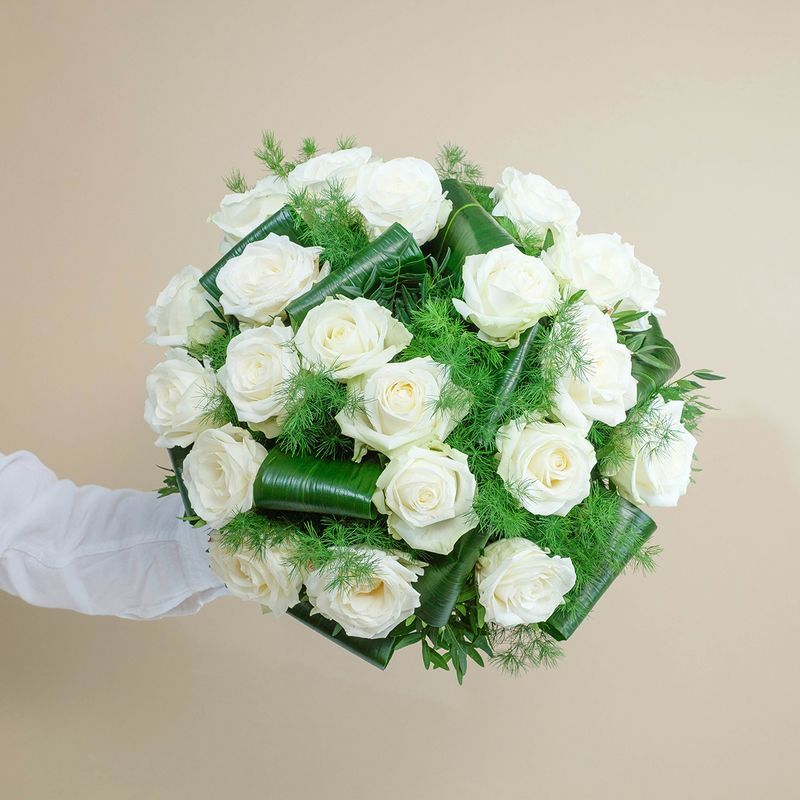 Roses blanches deuil : Soutien chaleureux - Interflora