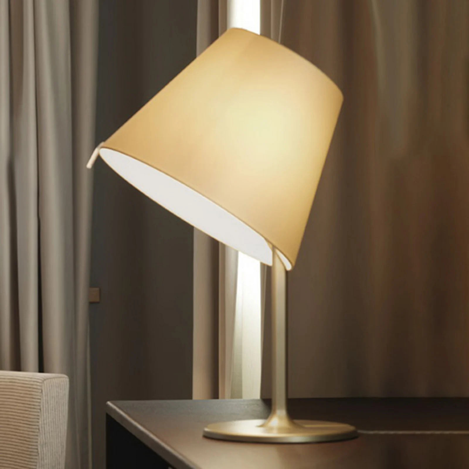 Artemide Melampo Tafellamp - Brons - Stoffen Lampenkap