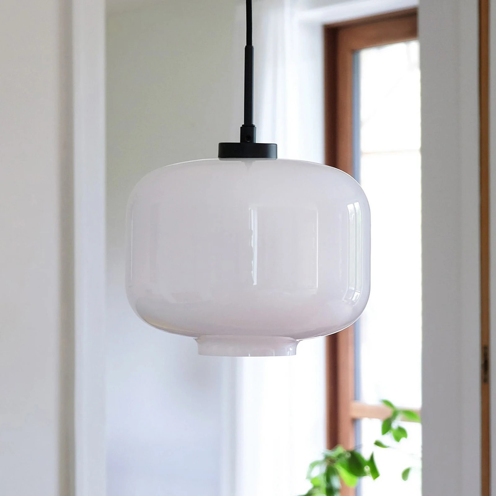 Dyberg Larsen Arp hanglamp, wit glas, diameter: 30 cm
