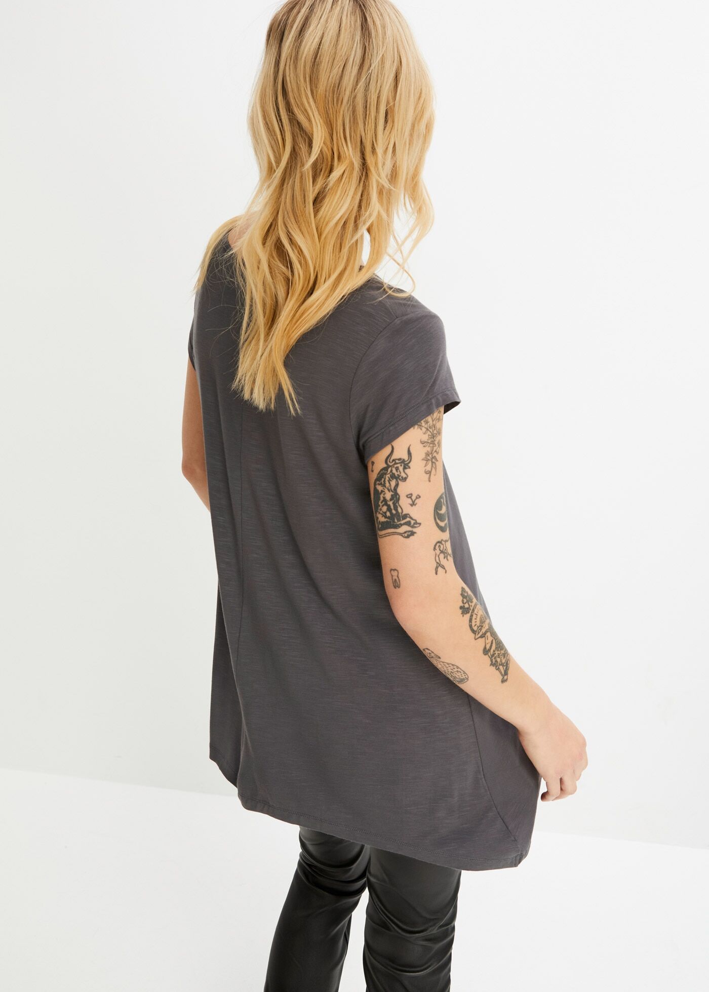 T-Shirt BONPRIX, Damen, Gr. 44/46 (L), grau (dunkelgrau), Jersey, Obermaterial: 95% Viskose, 5% Elasthan, meliert, unifarben, ausgestellt Po-bedeckend, Rundhals, Shirts T-Shirt, ausgestellte Passform, asymmetrische Länge, kurze Ärmel dunkelgrau 44/46 (L)