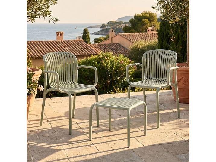 Gartenmöbel-Set: 2 Gartenstühle mit Armlehnen & Beistelltisch, beige