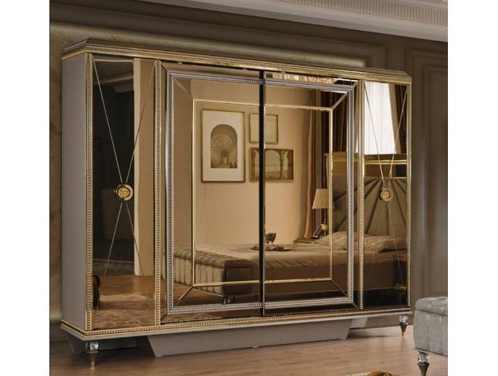 JVmoebel Kleiderschrank Viertüriger Schrank in Holz mit goldfarbenem Spiegel (1-St., 1x nur Kleiderschrank) Made in Europa