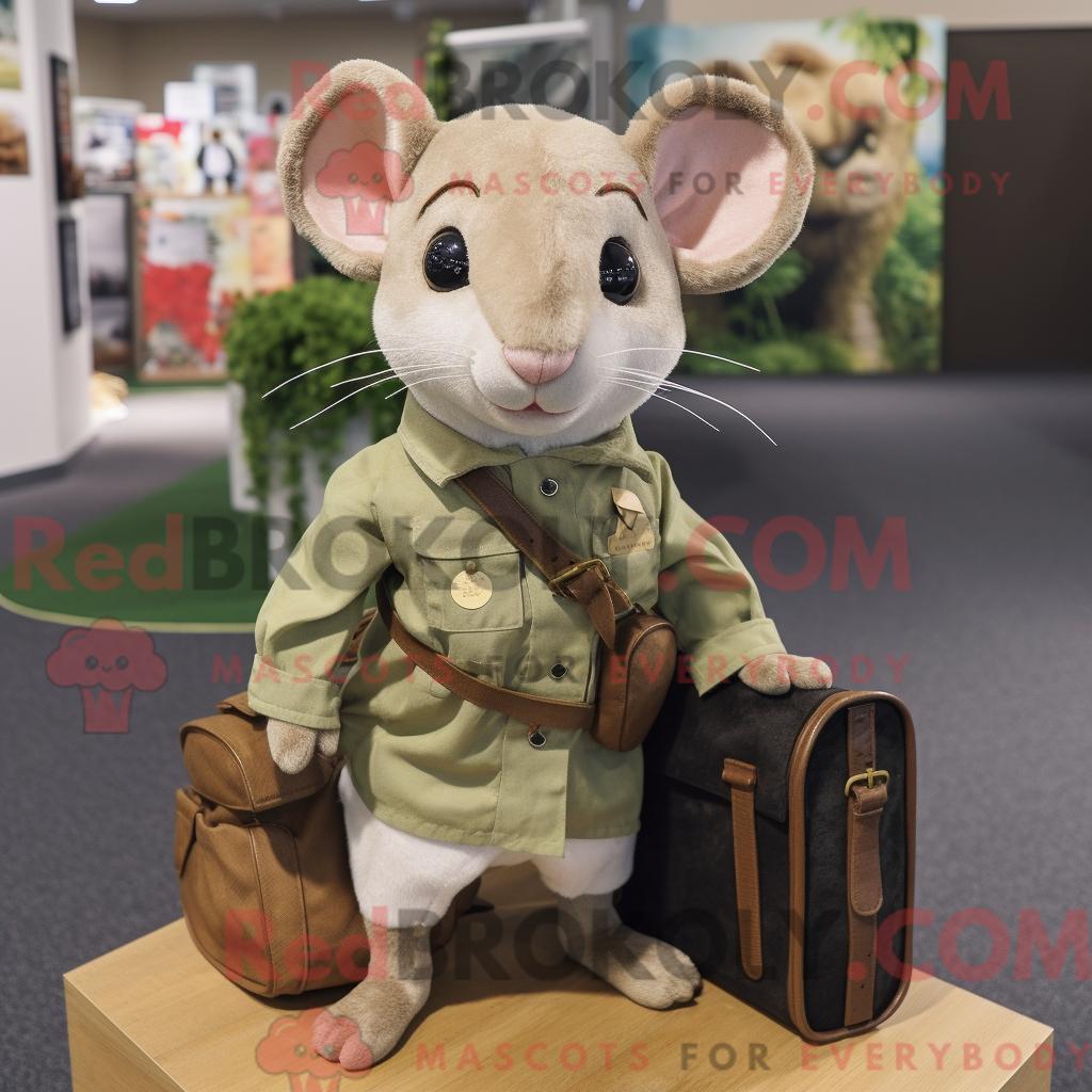 Maskottchenfigur REDBROKOLY eines Siebenschläfers mit Henley-Shirt und Aktentasche