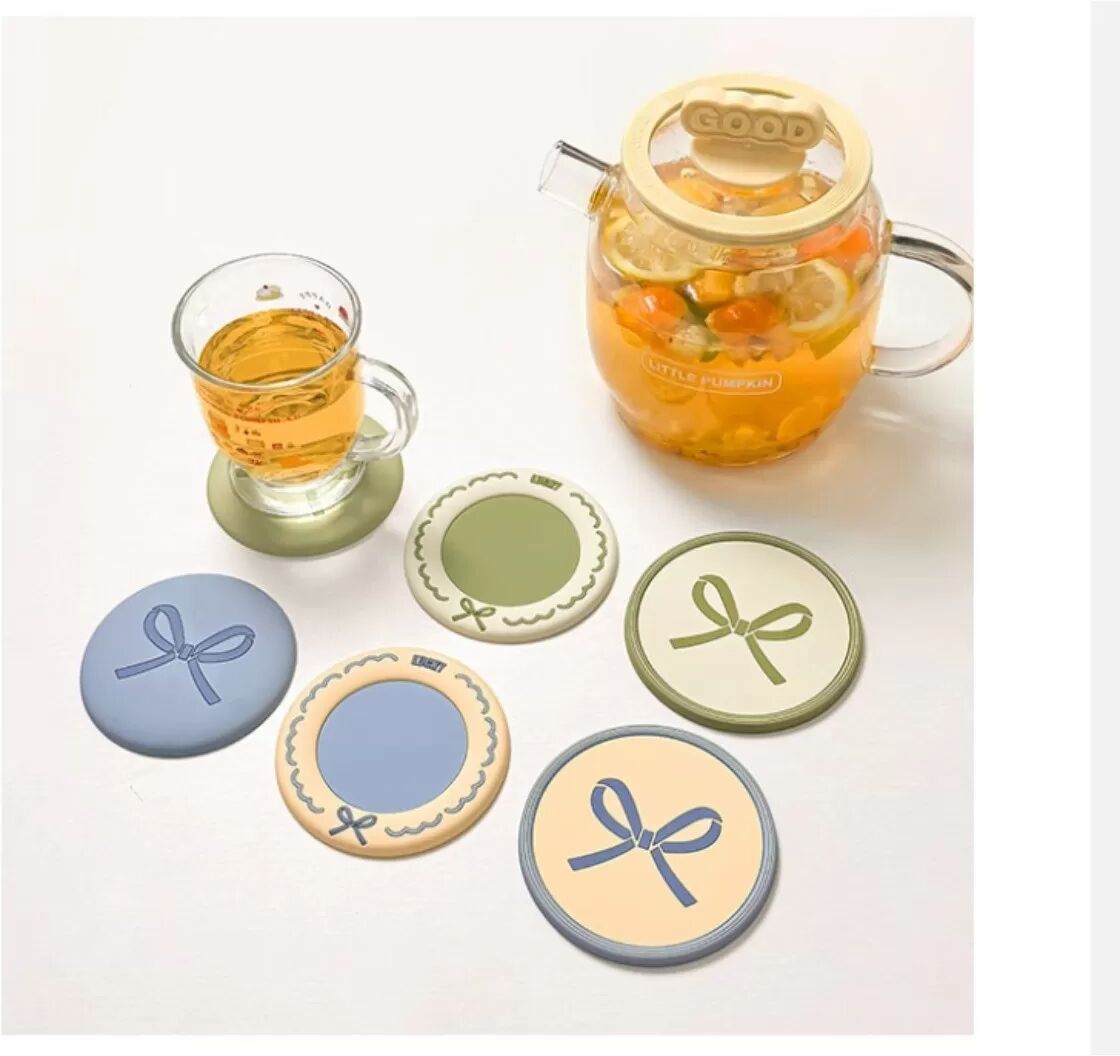 INF Macaron weiche Gummi-Untersetzer 6er-Set – Hitzebeständige, rutschfeste Isolier-Unterlagen in mehreren Farben Blau