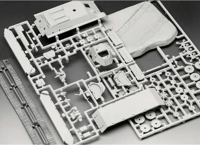 Maquette TIGER II AUSF. B Char militaire Level 4 échelle 1:35 - Revell