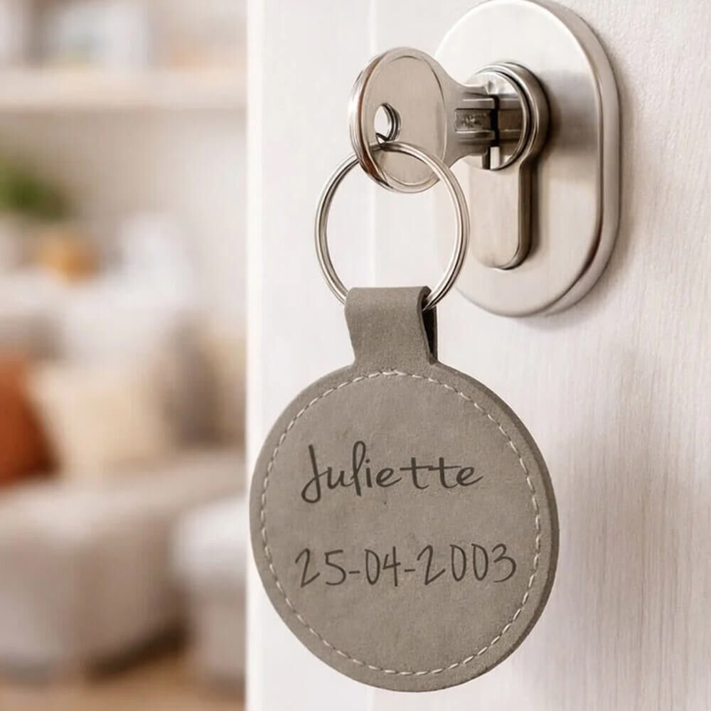 Ocadeau Porte cle rond cuir beige gravé