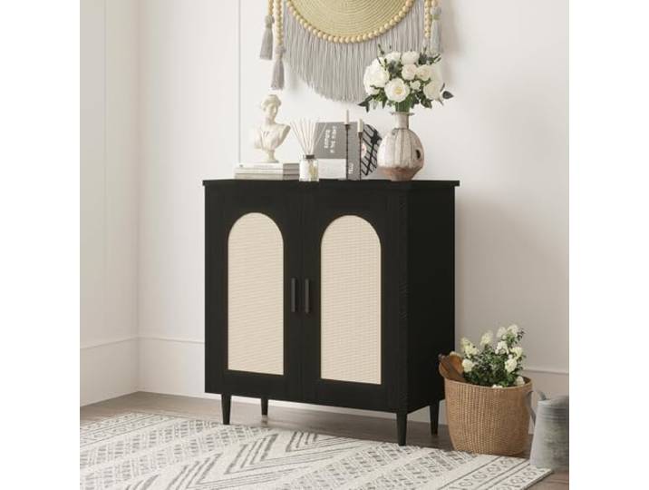 Garvee Vielseitiges Rattan Sideboard – 2 Türen & 2-stufiger, Schwarz Verstellbarer Stauraum – Massivholzfüße – Buffetschrank & Aufbewahrung für Flur, Wohnzimmer, Esszimmer & Küche