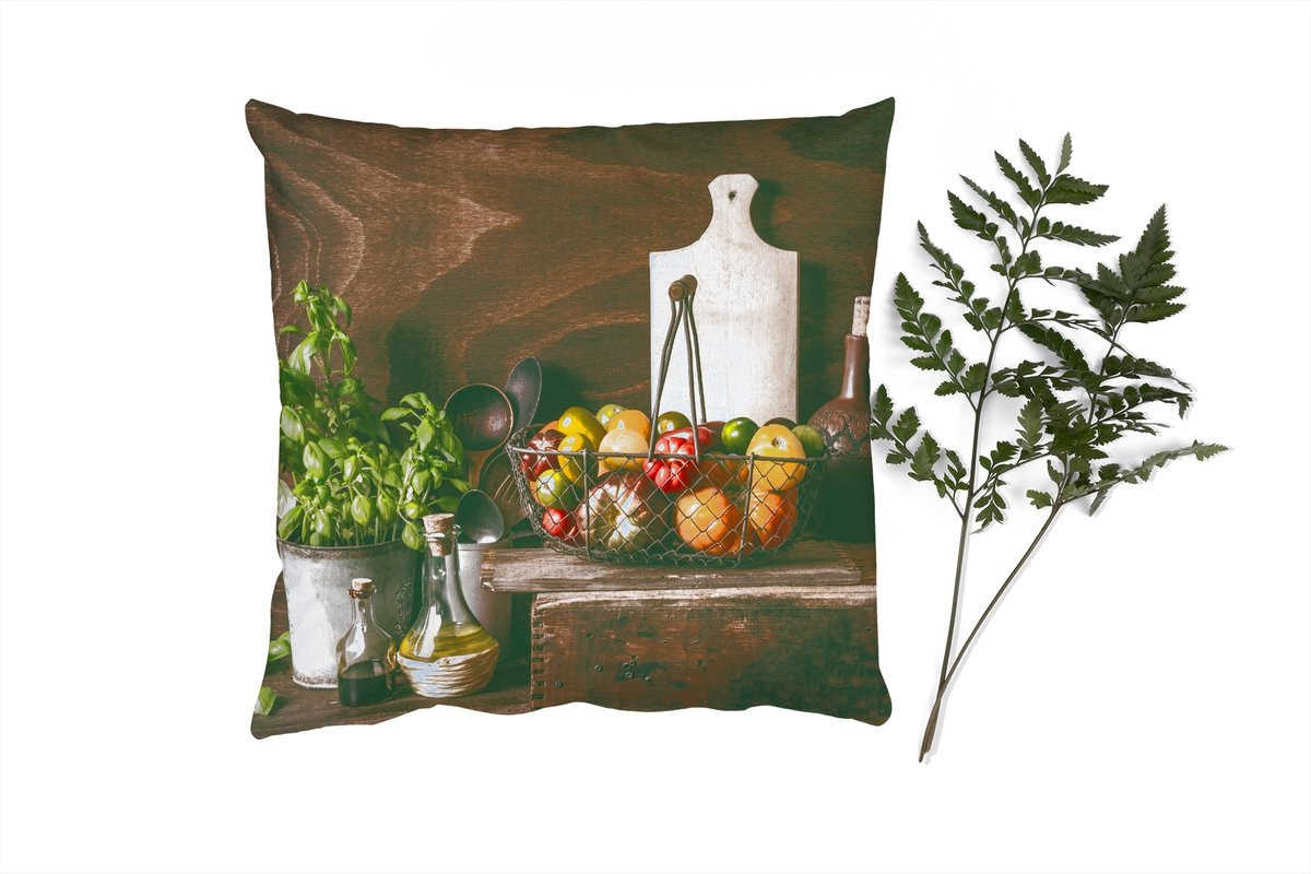 Sierkussen met rustiek basilicum stilleven in groentekleur, 45 x 45 cm