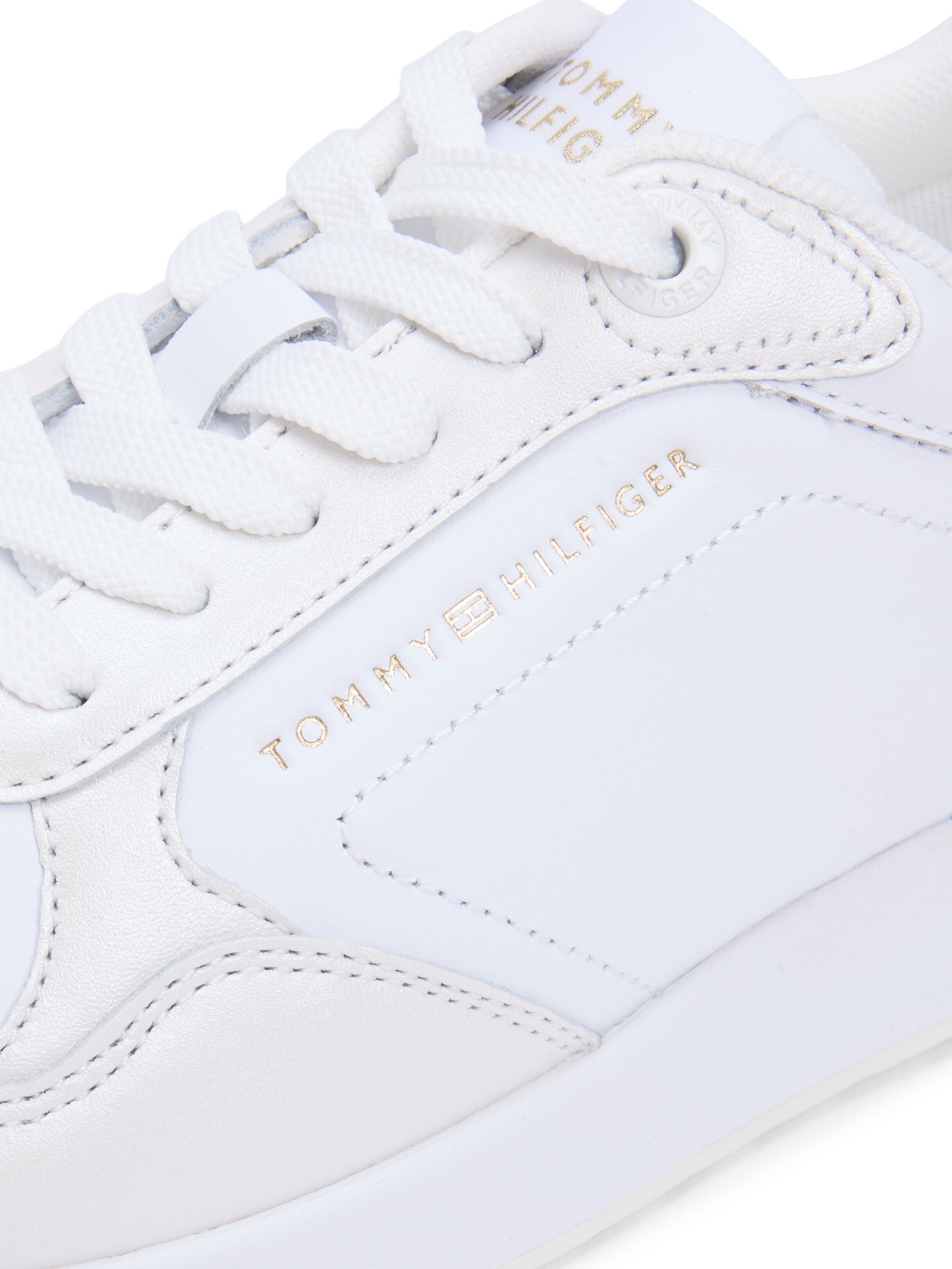 Plateausneaker TOMMY HILFIGER "TH CHIC EVA RUNNER", Damen, Gr. 40, weiss (weiß, ecru), Leder, Sonstiges Material, leicht glänzend, Schuhe Plateausneaker, Freizeitschuh, Halbschuh, Schnürschuh in leicht glänzender Optik weiß, ecru 40