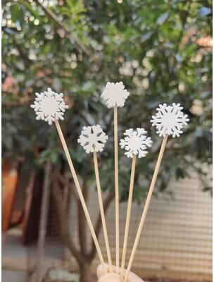 Discount Dollar Deals Christmas Fruit Sticks, Disposable Bamboo Sticks For Xmas Ornaments mixed Snowflake