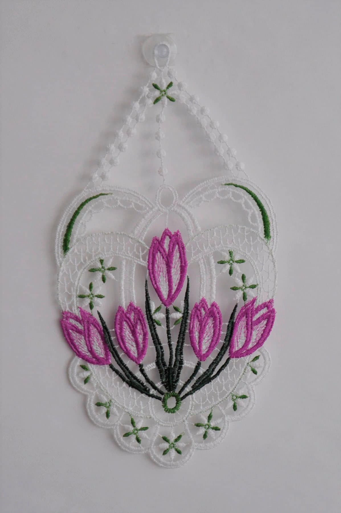 Fensterbild STICKEREIEN PLAUEN "Krokusse" Gr. 1, bunt (grün, lila, weiß), B:15cm H:27cm, Polyester, Fensterbilder