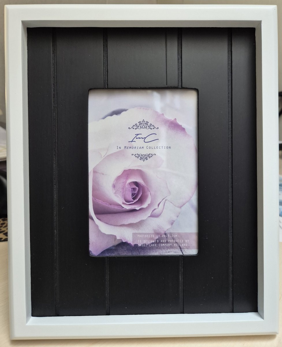 Fotolijst Sweet Lake met witte lijst en zwarte houten passpartout