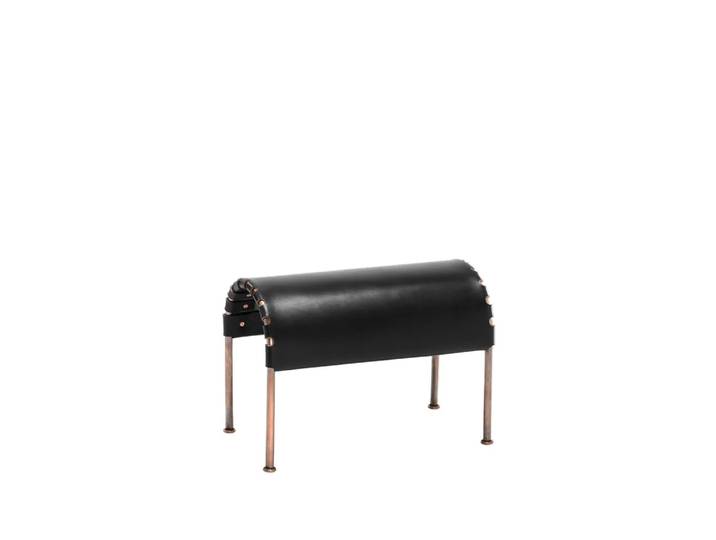 Källemo Pouf Bruno Cuir pleine fleur noir-piètement cuivré