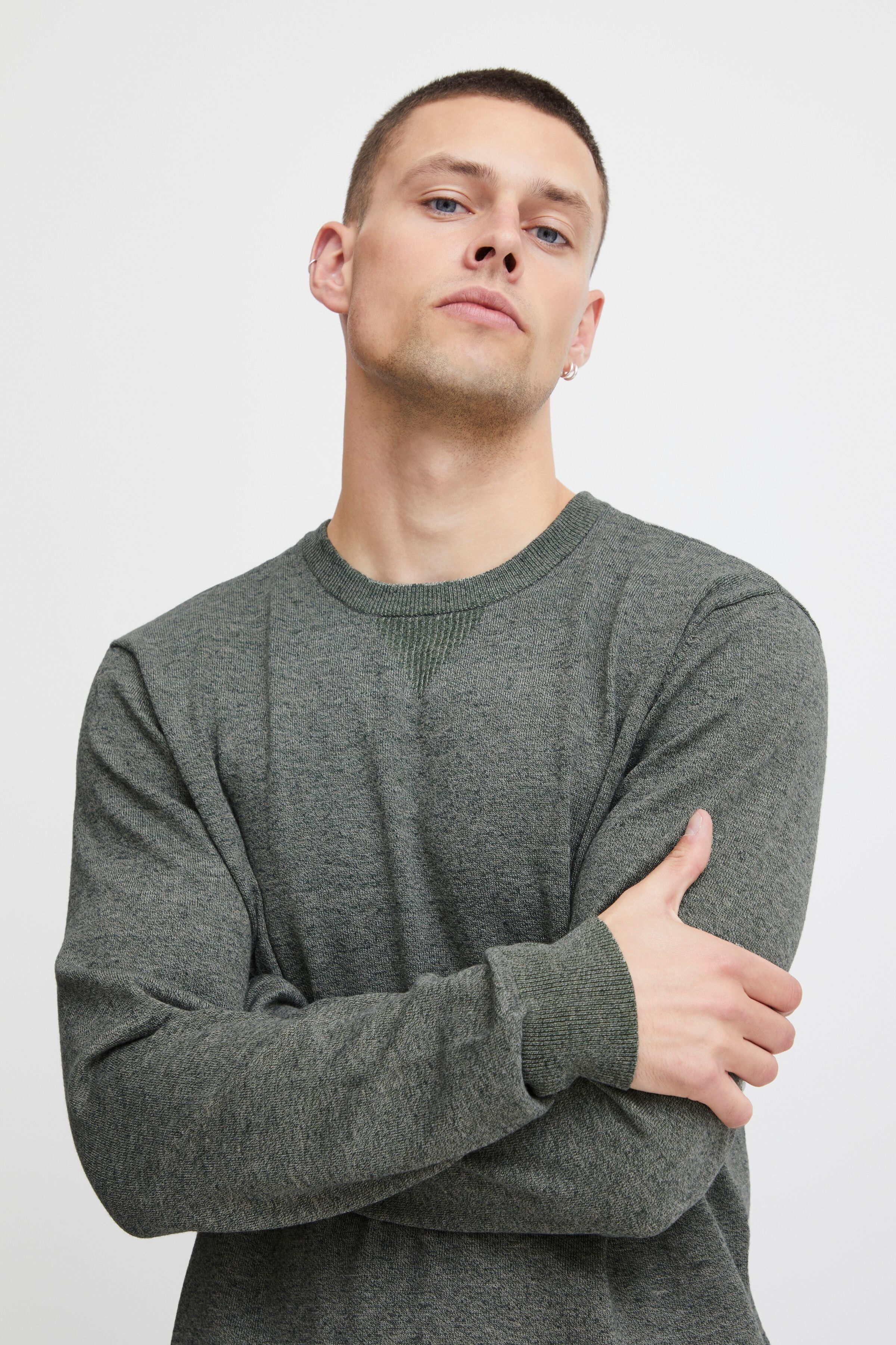 Rundhalspullover BLEND "Pullover", Herren, Gr. M, grün (deep forest), Strick, Obermaterial: 100% Polyester, unifarben, regular fit normal, Rundhals, Bündchen, Pullover Rundhalspullover, Kunstfaser deep forest M