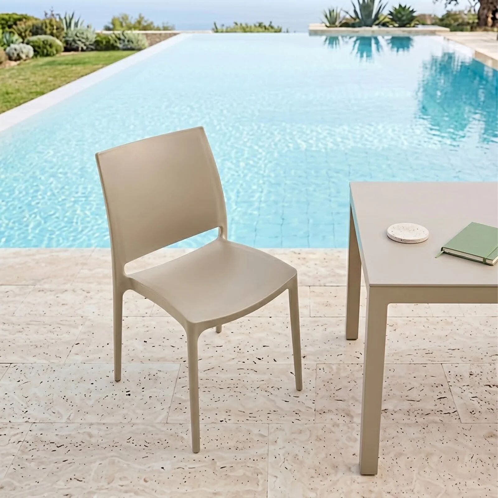 garneroarredamenti Sedia da giardino in polipropilene impilabile beige Nexa