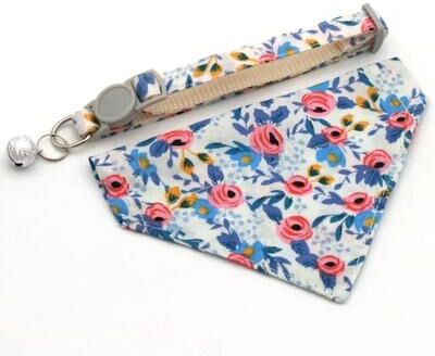 Uplift Picks Adjustable Daisy Pet Bandana Collar For Cats And Small Dogs white With Bandana