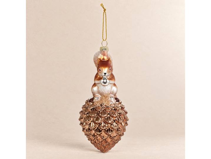 Weihnachtsschmuck mit Eichhörnchen und Tannenzapfen aus braunem Glas