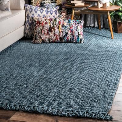 Nuloom Delilah Solid Chunky Jute Tassel Area Rug