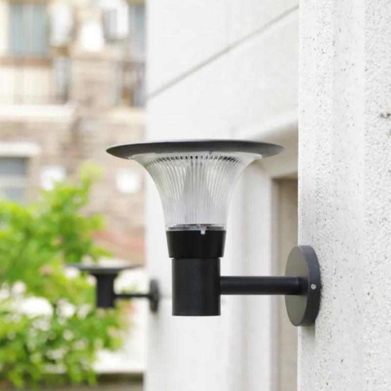 Silumen Lanterne Solaire Connectée Murale UFO RGBW IP65 (Lot de 4)