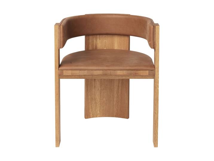 Kristina Dam Studio Collector Stuhl Warm lackierte Eiche-Cognac Leder