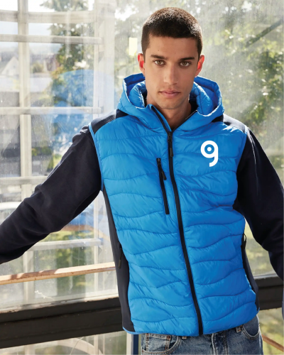 Hybrid Vest Uomo  in Pile Trapuntato, SoronaAURA Personalizzate o neutre James & Nicholson