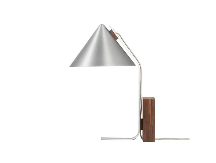 Kristina Dam Studio Cone Tischleuchte Aluminium-Walnuss