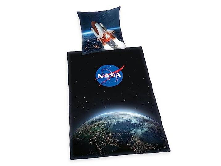 Herding NASA Bettwäsche-Set, Kopfkissenbezug 70 x 90 cm, Bettbezug 140 x 200 cm, Mit leichtläufigem Reißverschluss, 100% Baumwolle/Renforcé, Schwarz